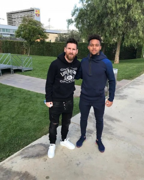 E8a0Qc8X0Ao7UBh.jpg (161.65 Kio) Vu 294 fois E8a0Qc8X0Ao7UBh.jpg