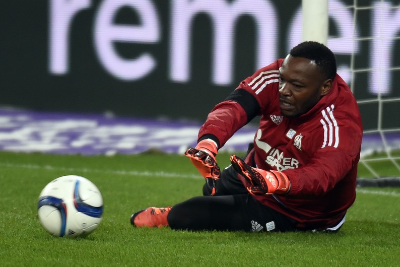 7781319560_steve-mandanda-avec-l-om-le-22-novembre-2015